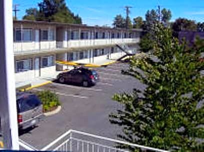 Comox Valley Inn & Suites