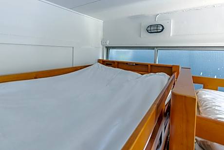 Private Room for 4 People with Shared Bathroom