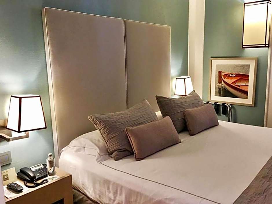 Photo 1 of 2 of Small Double Room