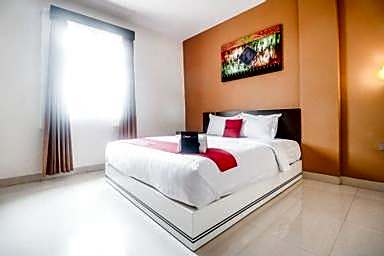 RedDoorz Plus near Universitas Negeri Makassar