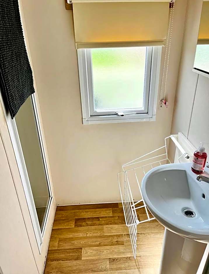 4 Bedroom Holiday Home in Seasalter Whitstable