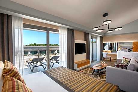 Penthouse Suite Side Sea View