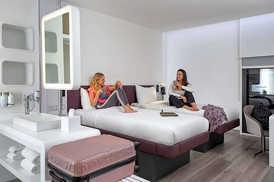 YOTELAIR Istanbul Airport, Duty free - International Transit area