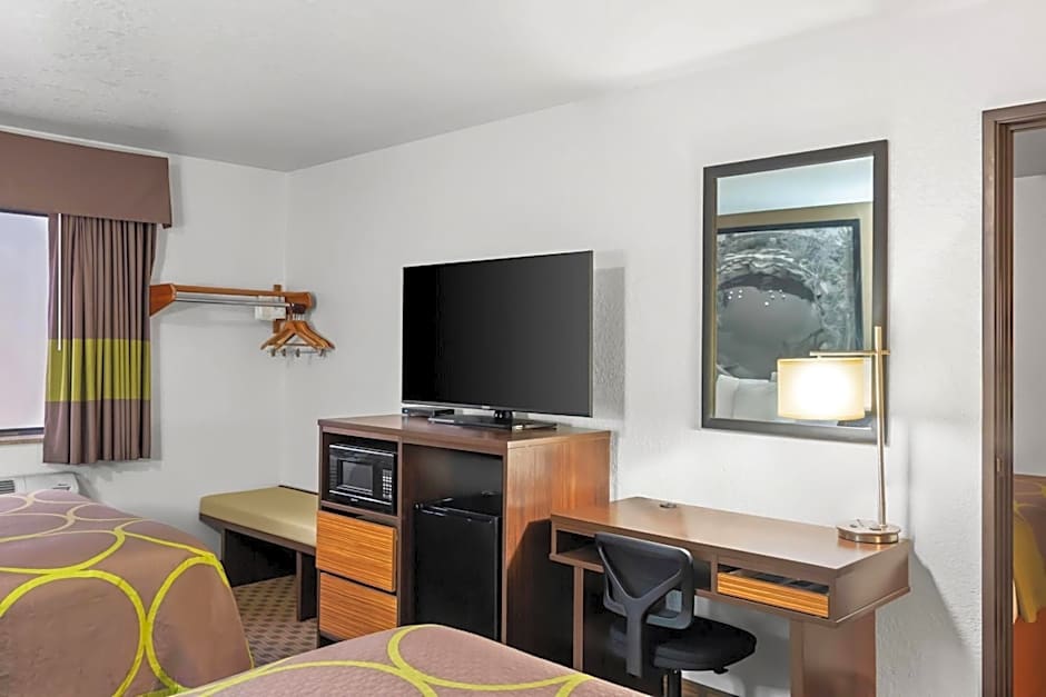Super 8 by Wyndham Santa Rosa