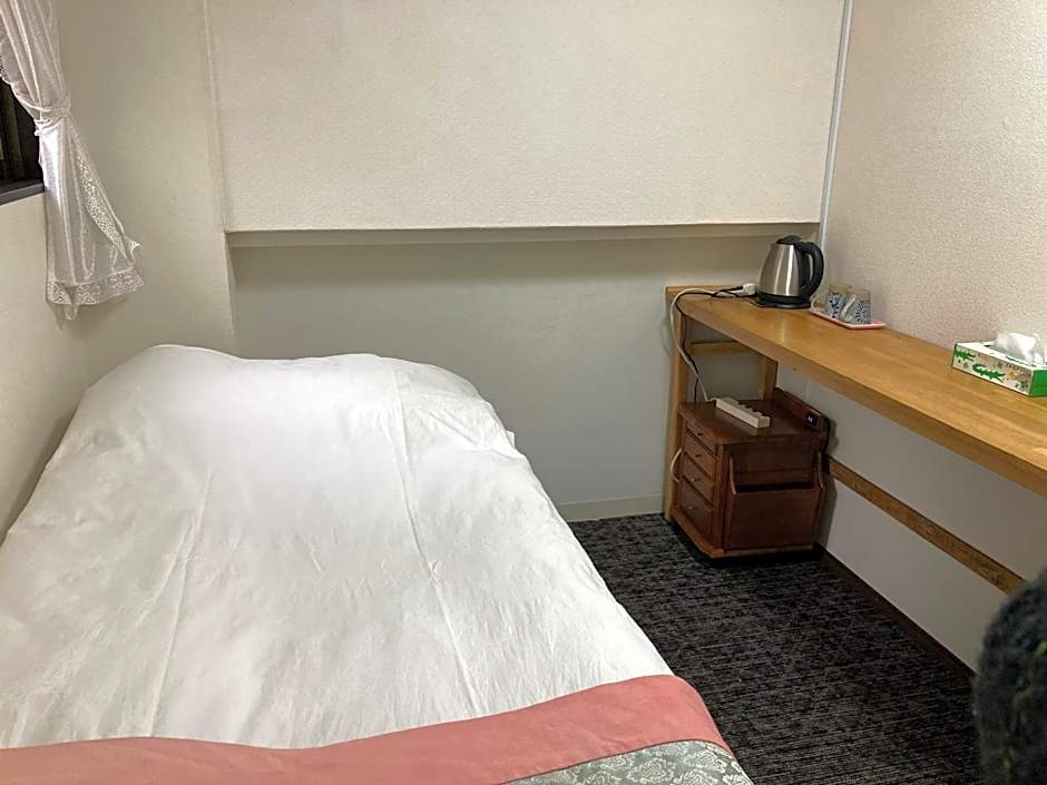 Green Hotel – Tokyo, NY