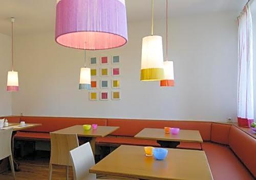 Business & Budget Hotel Tessin