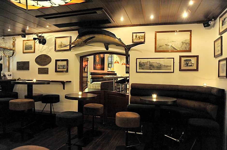 Hotel B Lodge