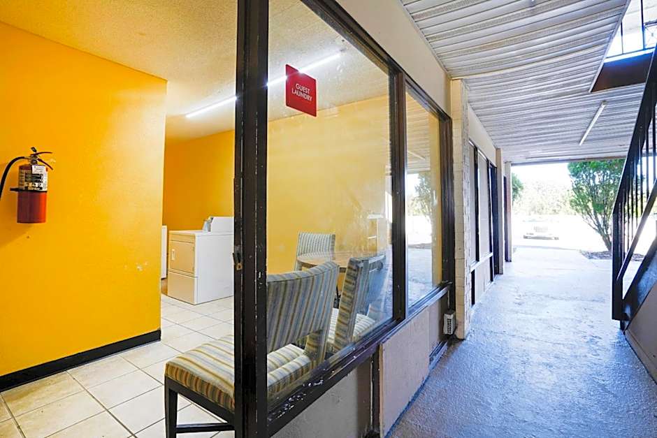 OYO Hotel Wade/Fayetteville I-95 South