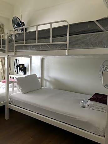 4 Bunk Beds (Mixed)