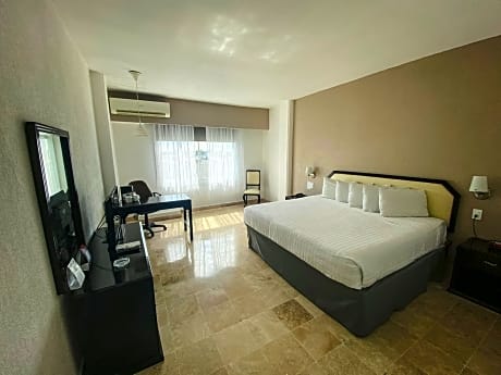 King Room - Non-Smoking
