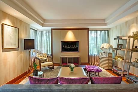 Prestige Suite (Separate Bedroom and Living Area) , 1 King Size Bed