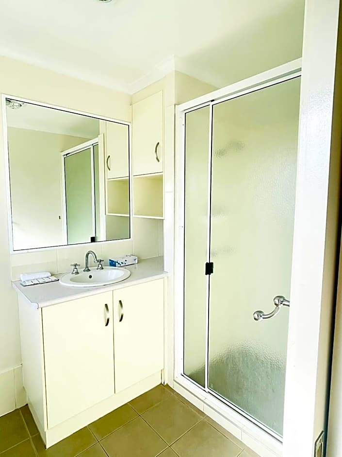 Jacaranda Place Motor Inn