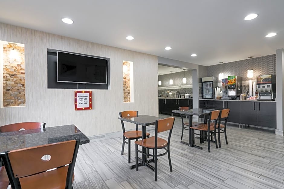 Super 8 by Wyndham Rochester Mayo Clinic Area