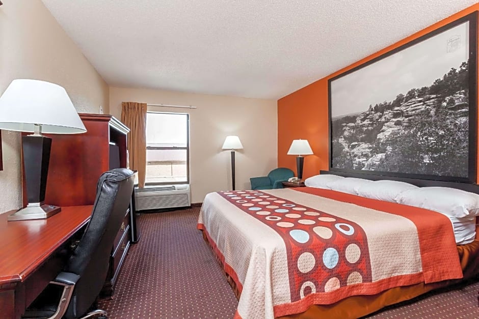 Super 8 by Wyndham Harrisburg