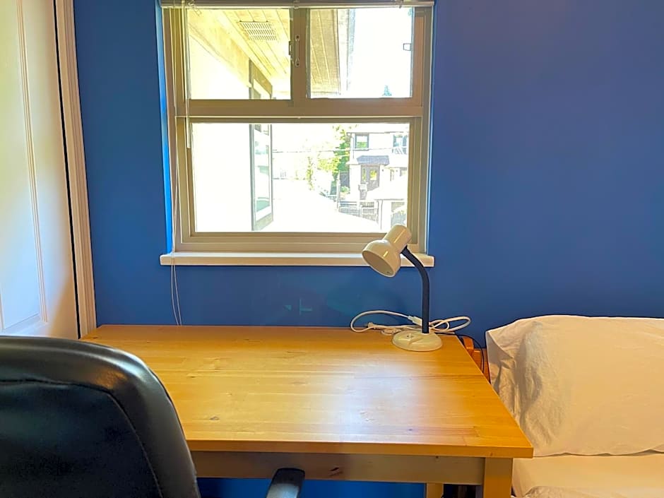 Cozy Guest Rooms Near UBC, Downtown and Beaches