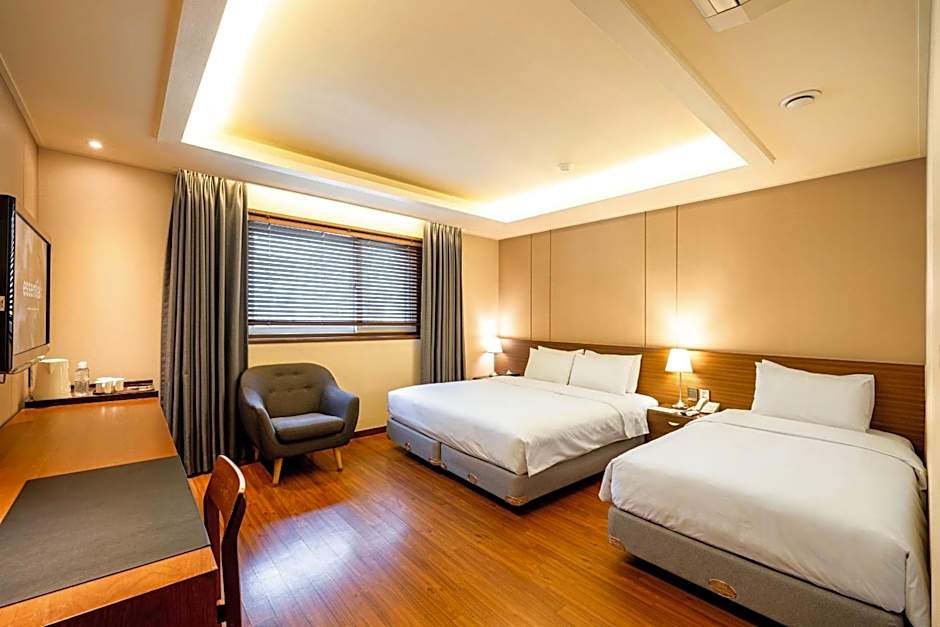 Photo 1 of 8 of Deluxe 2 Beds