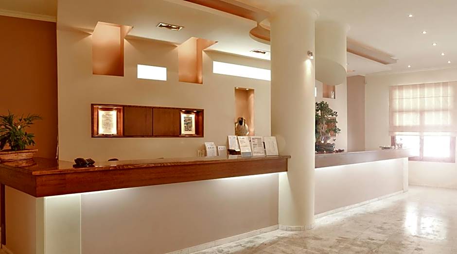 Belussi Beach Hotel & Suites