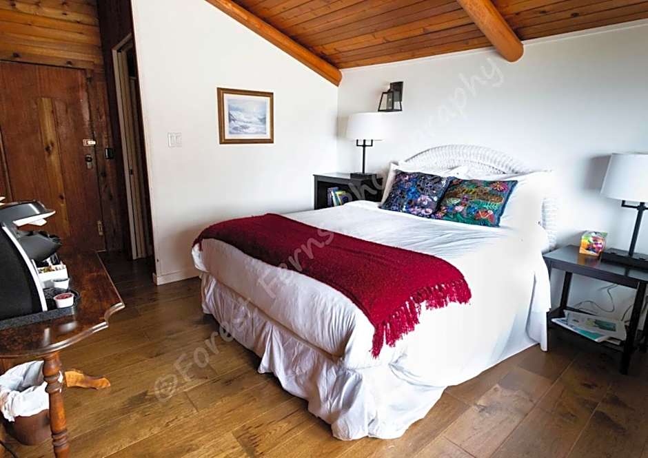 The Surf Lodge and Pub