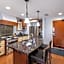 Solara Suite with Indoor Pool / Hot tub / Parking