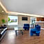 Econo Lodge Inn & Suites