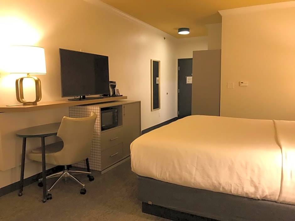 Holiday Inn and Suites McKinney - Allen By IHG