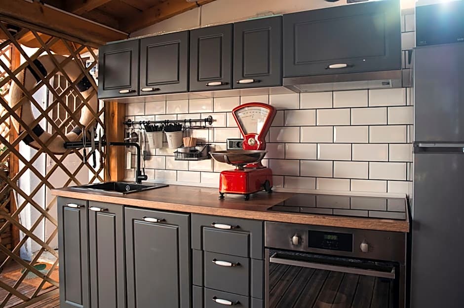 Three Dolphins Hotel with a Rooftop terracе