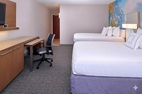 Deluxe Queen Room with Two Queen Beds and Balcony - Non-Smoking