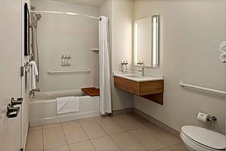 Queen Room - Mobility/Hearing Access - Non-Smoking
