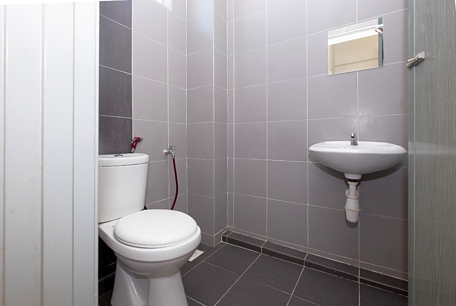 OYO 90054 Summer Inn