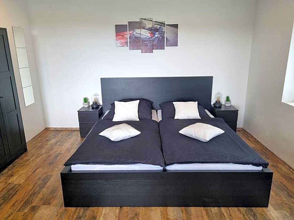 CJS Apartments - Chill or Drive am Nürburgring, Free Parking, WLan, Spacious Rooms, Quiet Location