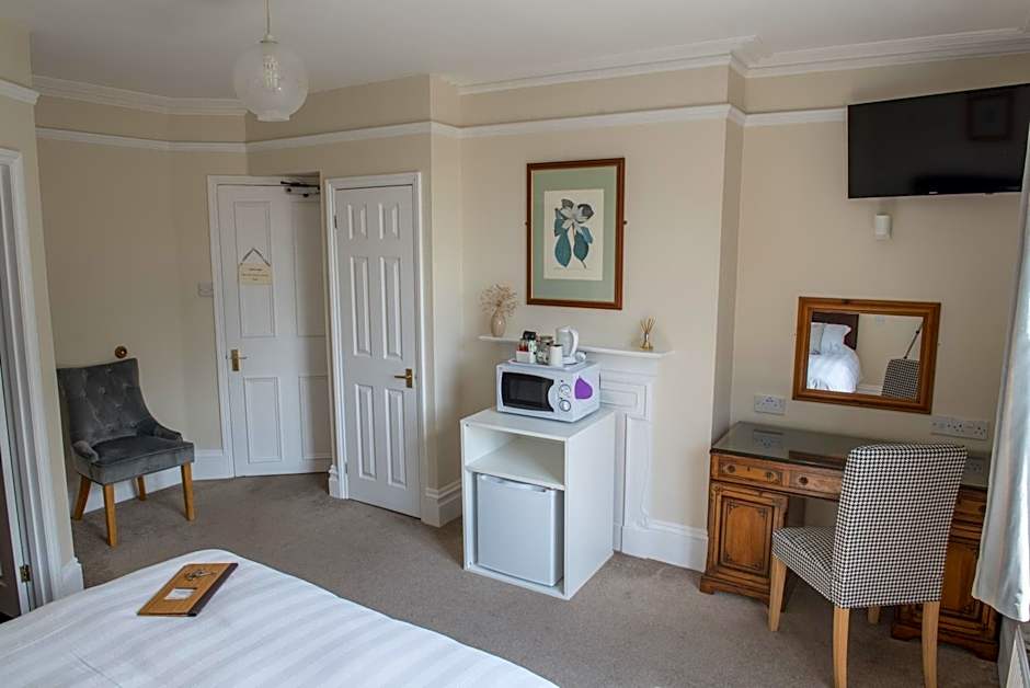 Toothbrush Rooms at Lattice Lodge - Guest Kitchen & EV Recharging