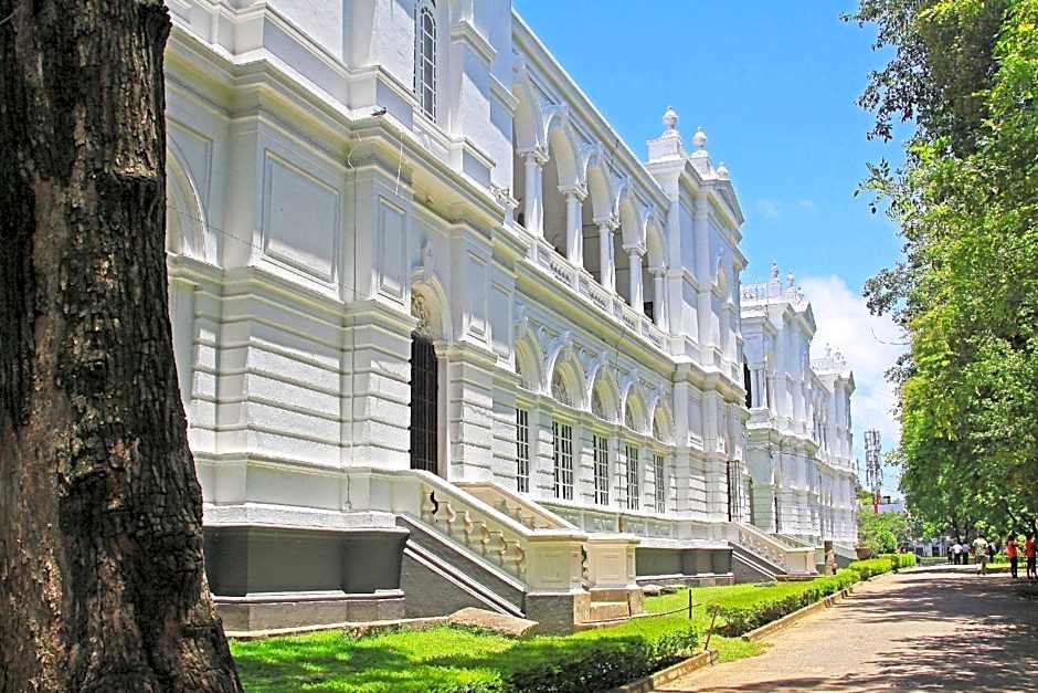 Ocean Edge Suites & Hotel Colombo