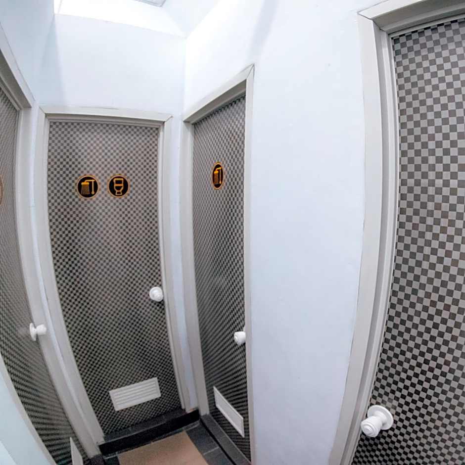 AUR KUNING HOSTEL SYARIAH Bukittinggi