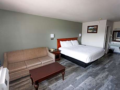 Deluxe King Room - Non-Smoking