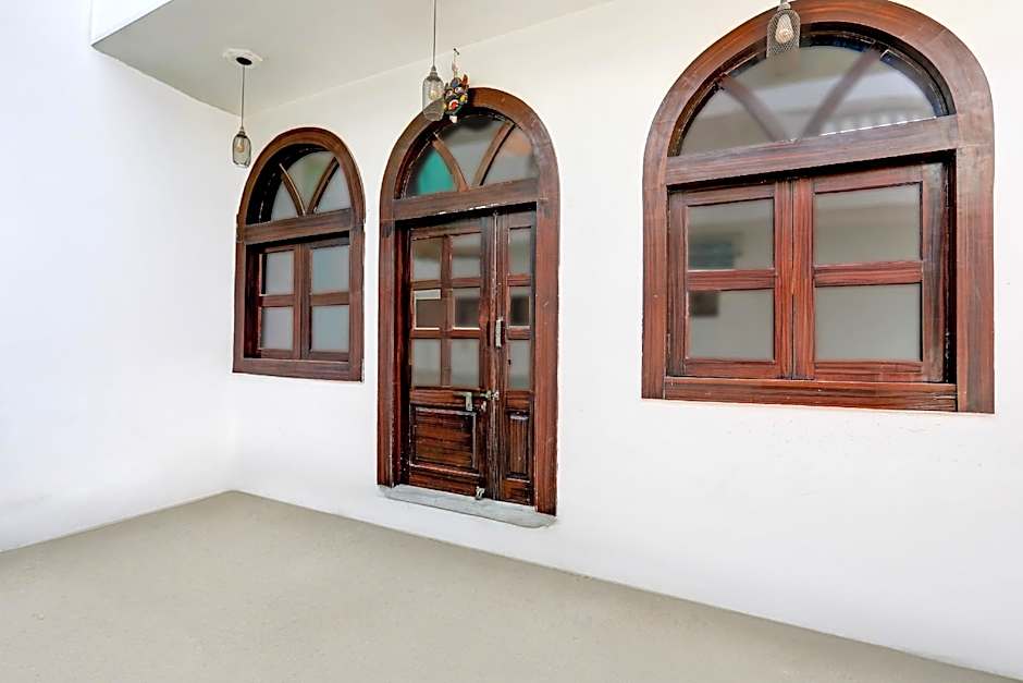 Collection O Khajuraho Central