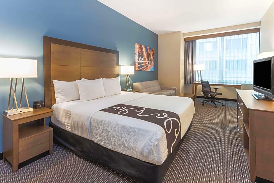 La Quinta Inn & Suites by Wyndham Chicago Downtown