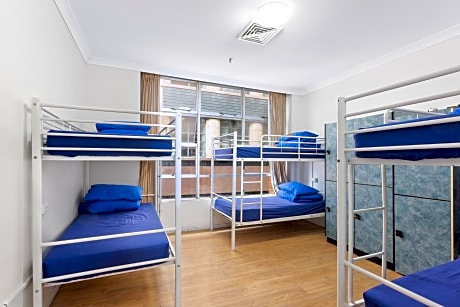 Bed in 6-Bed Mixed Dormitory Room with Shared Bathroom (ages 18-35 years only)