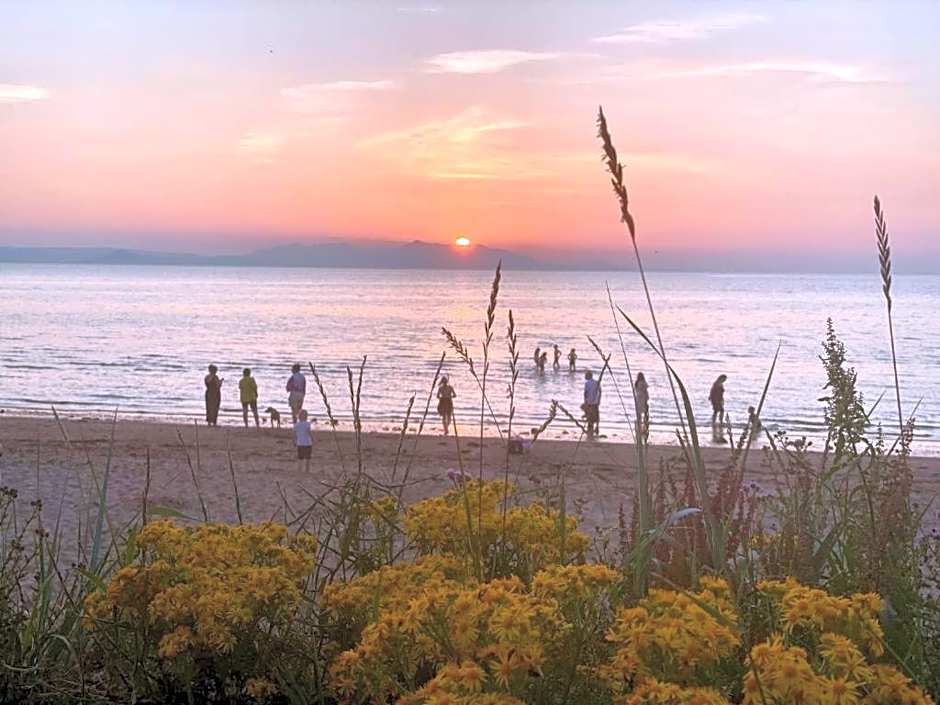 Atlas By The Sea - Craig Tara, Ayr