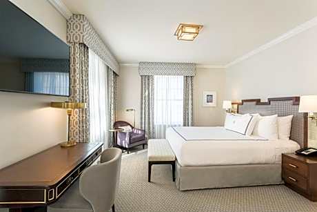 Deluxe King Suite