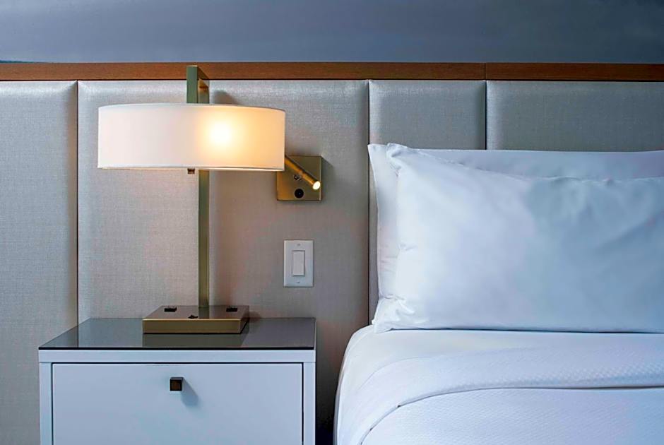 The Lofton Hotel Minneapolis, Tapestry Collection by Hilton