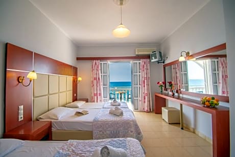 Standard double or twin room, side sea view
