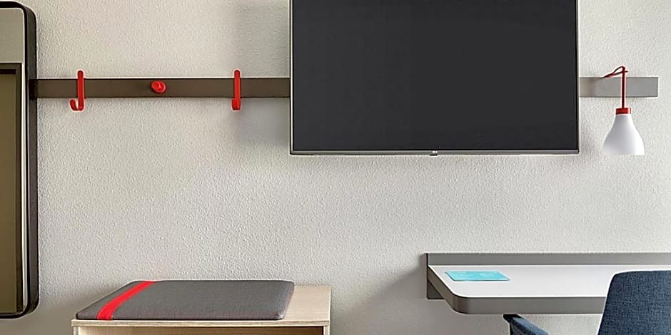 avid hotels - Detroit - Warren By IHG