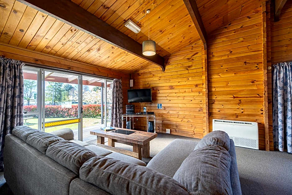 Te Anau Top 10 Holiday Park and Motels