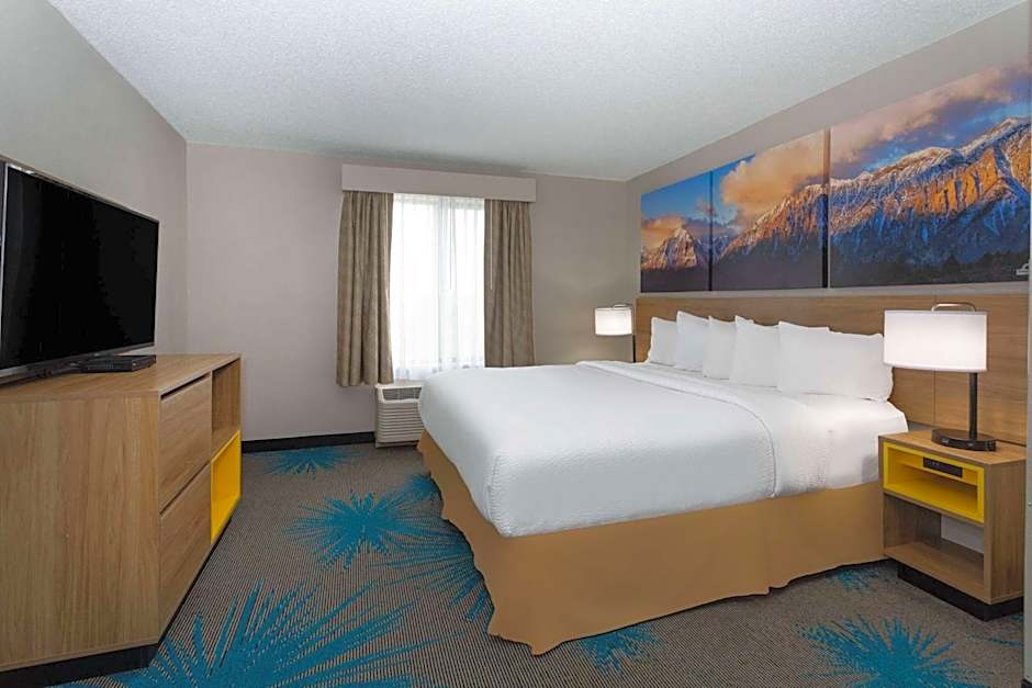 Days Inn & Suites by Wyndham Denver International Airport