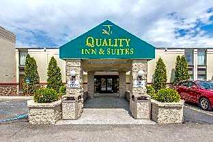 1 King Bed 2 Double Beds Suite Nonsmoking