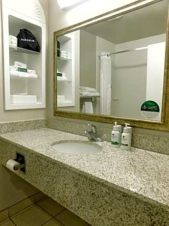 Queen Room - Disability Access