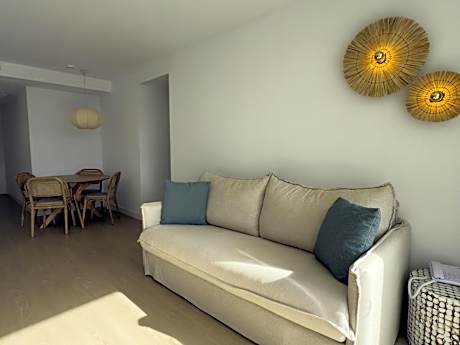 One-Bedroom Suite with Lateral Sea View
