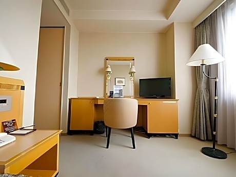 Single - Non-Smoking