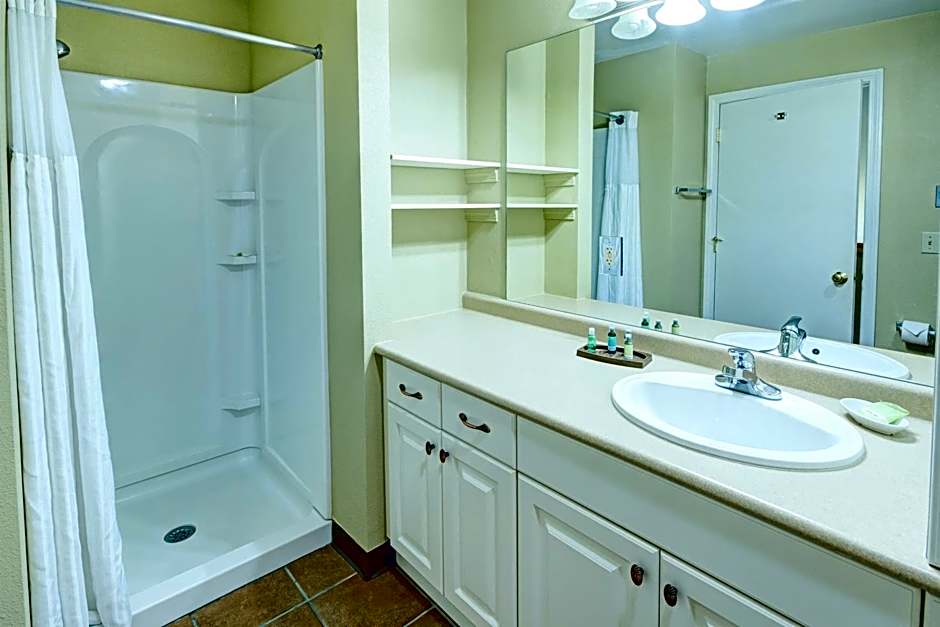 Wyndham Newport Overlook