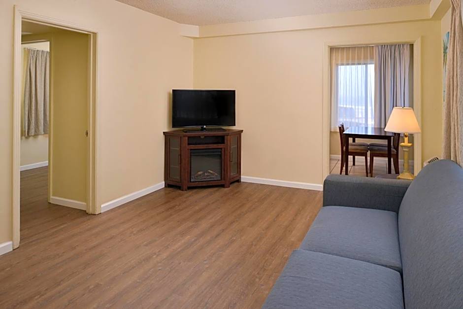 Edgewater Inn and Suites